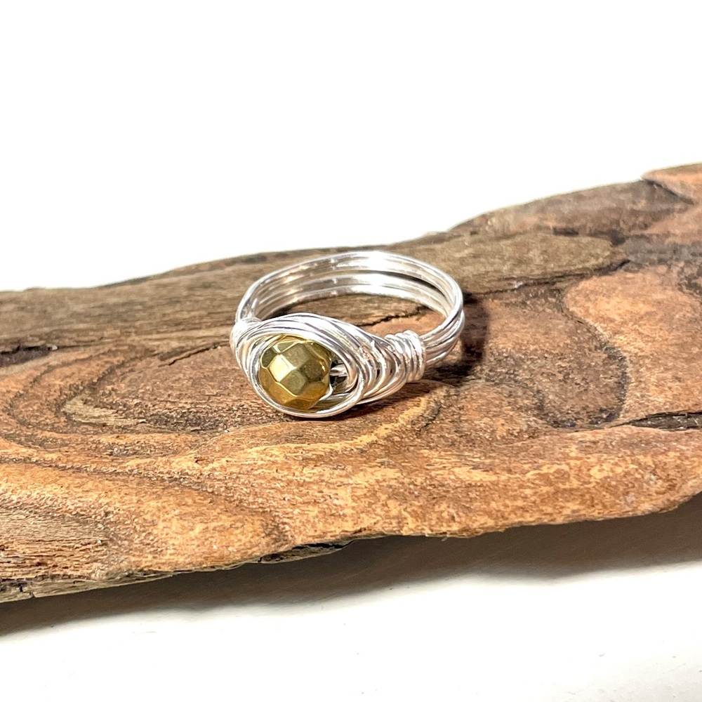 NWOT Artisan Silver Plated Wire Wrapping and Gold-Toned Bead Ring Size 5.5